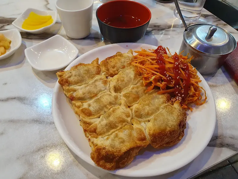 비빔 군만두 전체샷