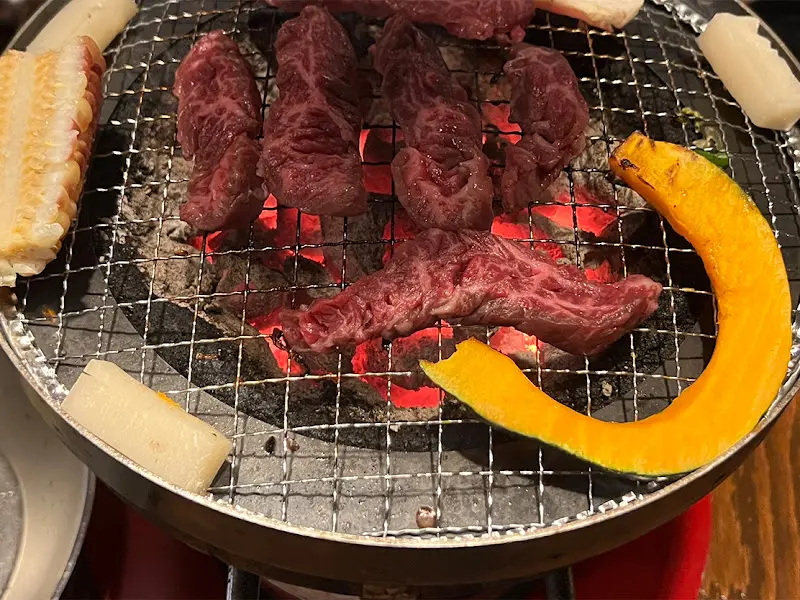 숯불 위에서 익어가는 와규