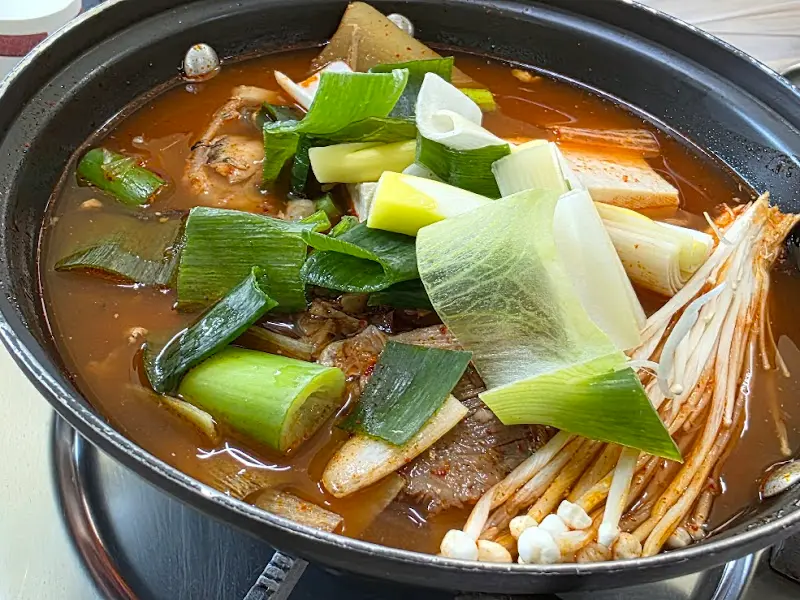 매운탕에 듬뿍 들어간 채소