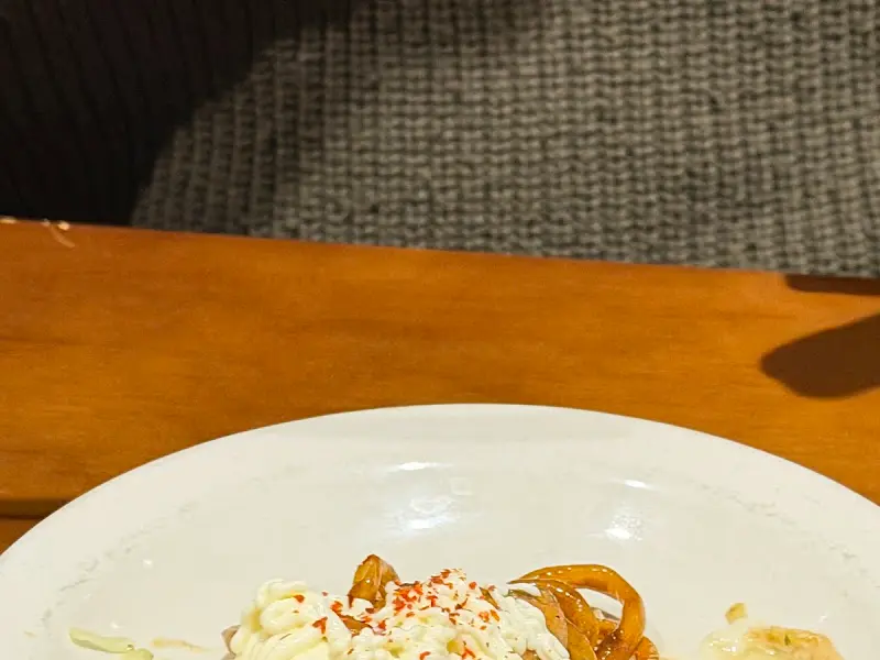 죠죠에서 맛있는 음식과 함께