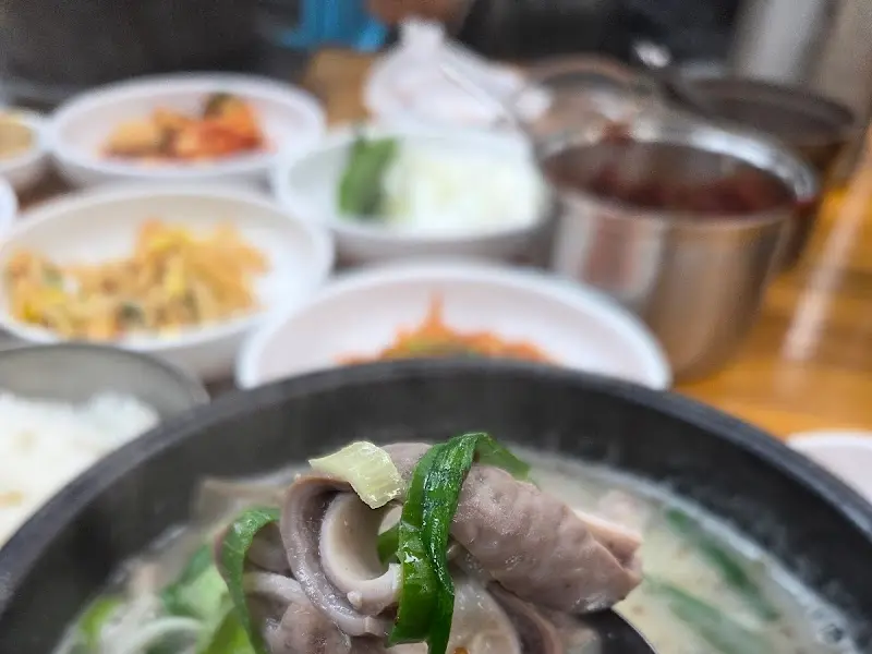푸짐한 순대국 내용물