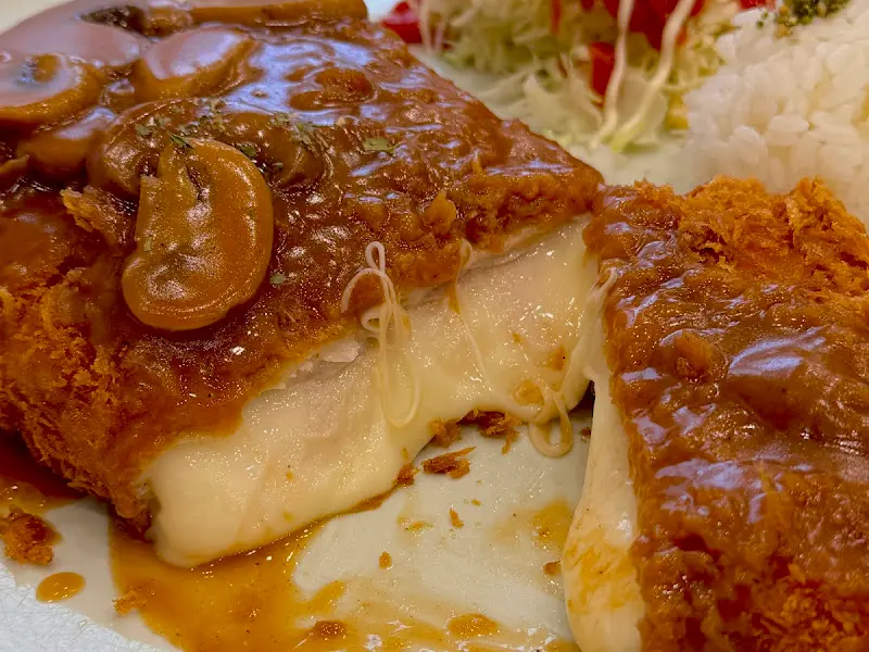 치즈가 듬뿍 들어간 돈까스