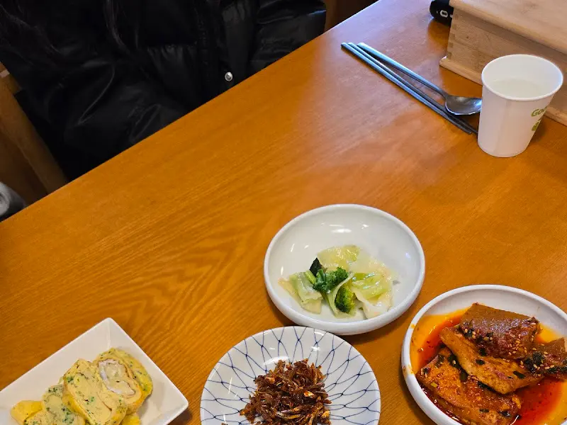 정갈하게 차려진 밑반찬