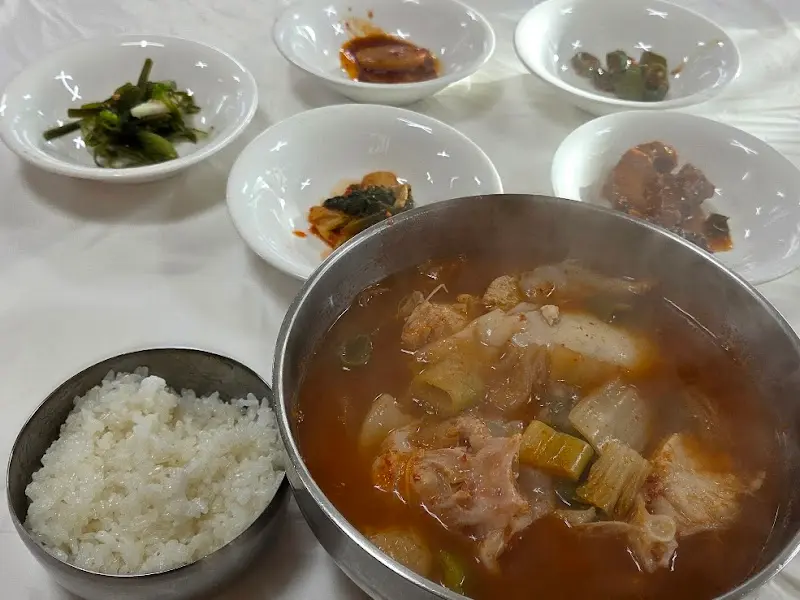 곰치국과 밥 한 공기