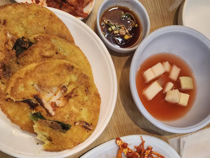 녹두전과 함께 나오는 기본 찬들