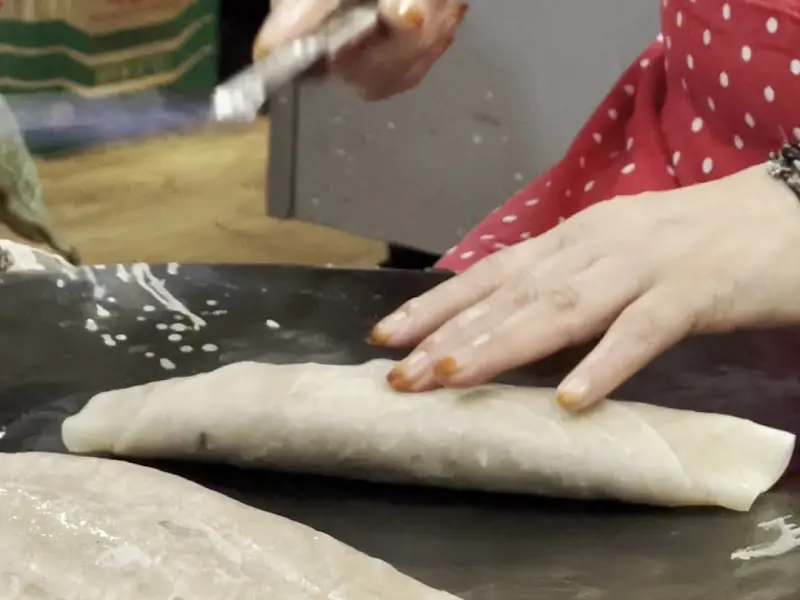 메밀전병 만드는 모습