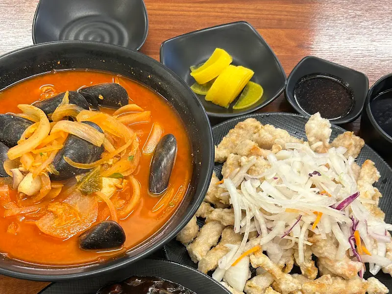 테이블 위에 놓인 짬뽕