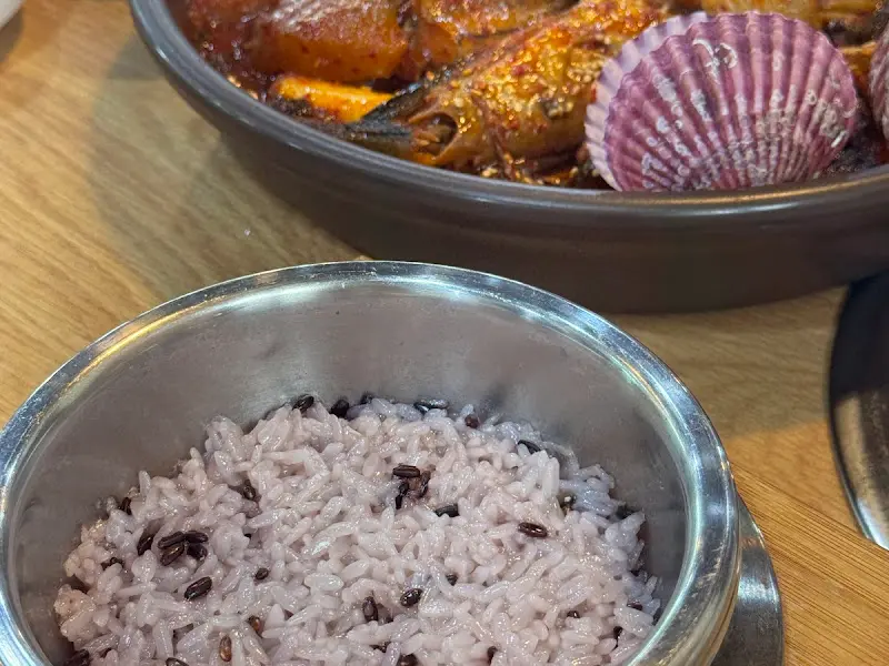 푸짐한 밑반찬 셀프 코너