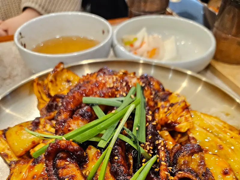 매콤한 통낙지볶음