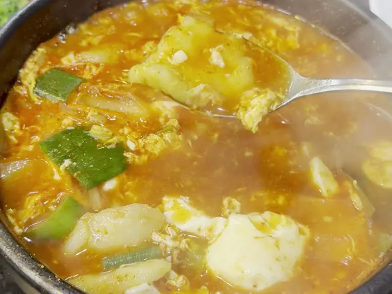 얼큰한 순두부수제비