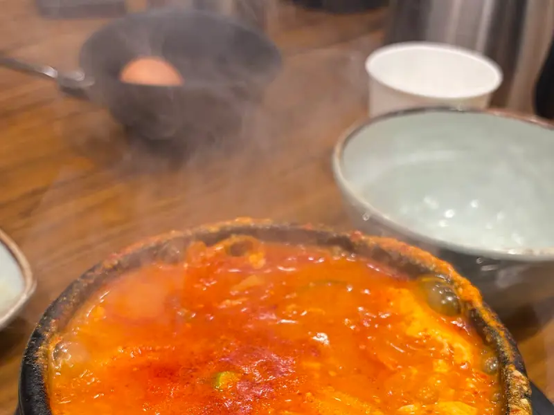 보글보글 끓는 순두부 찌개