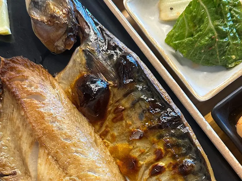 윤기가 흐르는 고등어 구이