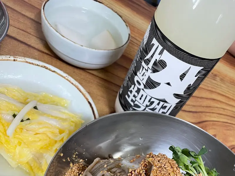 시원한 백김치와 막걸리