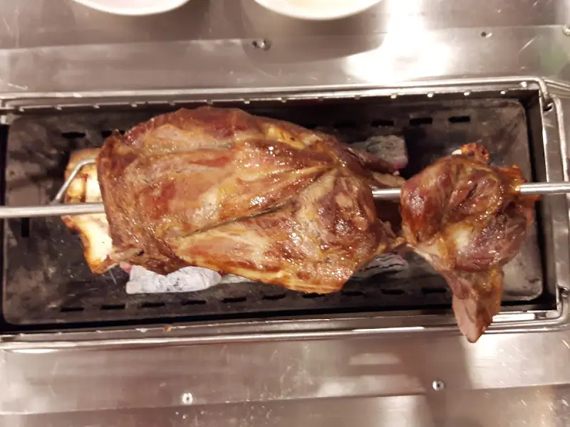 초벌된 양다리 바베큐