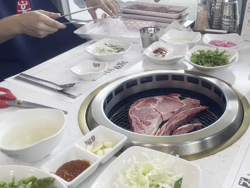 숯불 위에 구워지는 한우