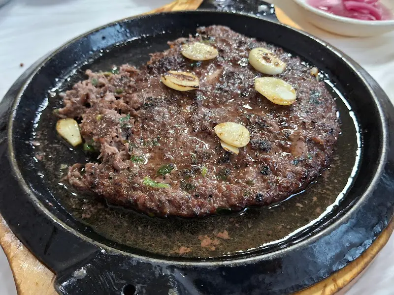 육즙 가득한 떡갈비의 자태