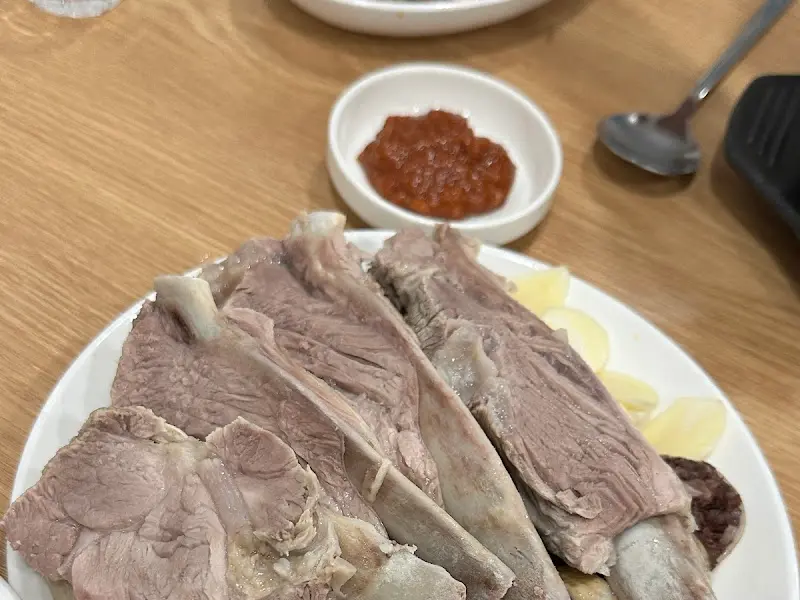 박시웅의 8번식당 모듬 수육