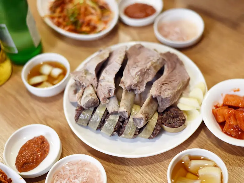 박시웅의 8번식당 전체 상차림