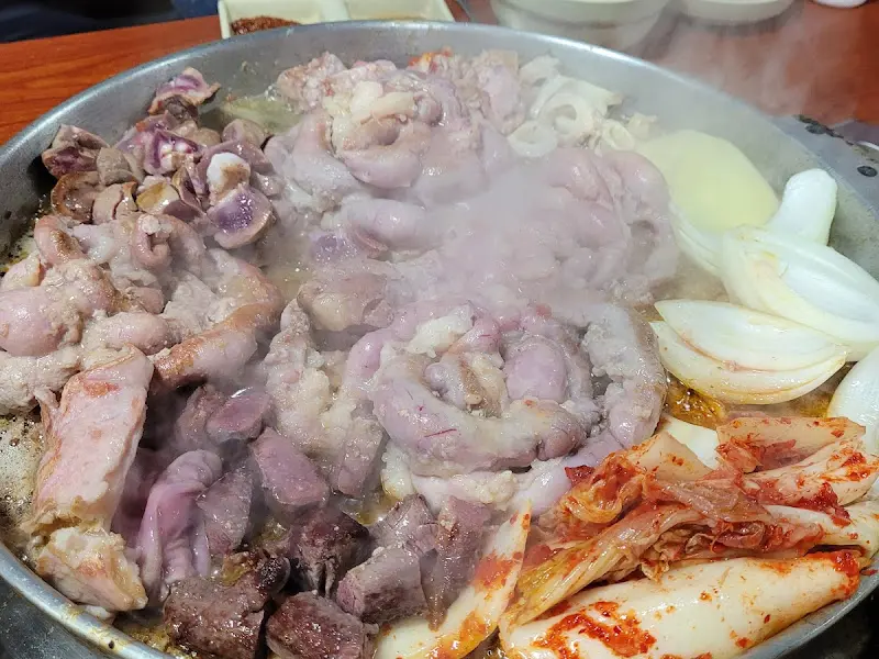 곱창, 염통, 막창, 김치의 향연