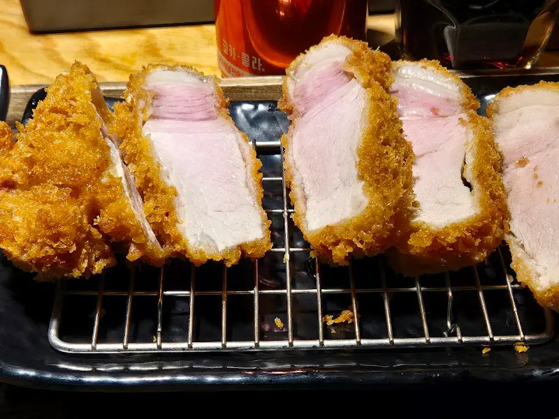 두툼한 돈까스 단면