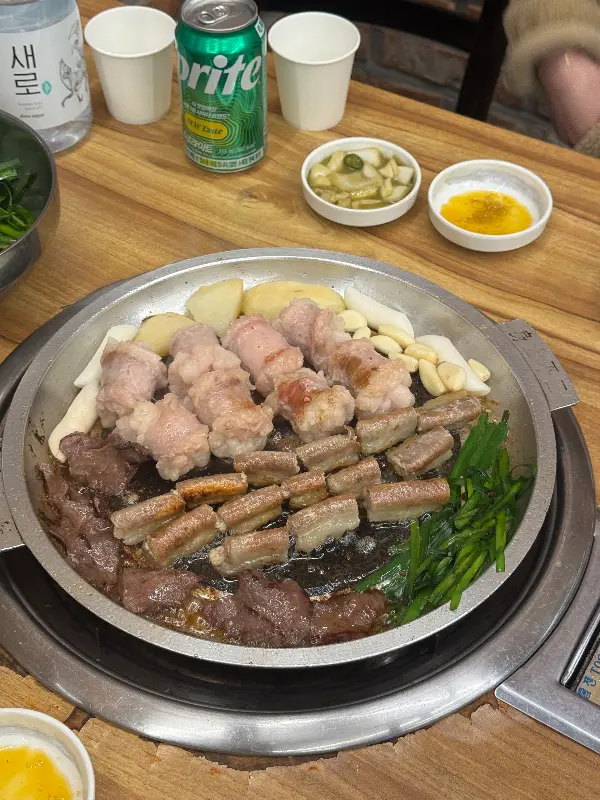 모듬 곱창 구이 한 상 차림