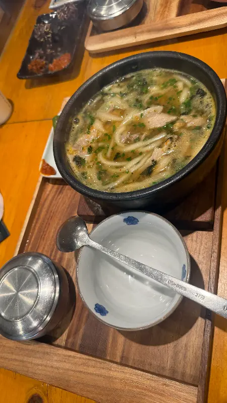 정갈하게 차려진 한 상