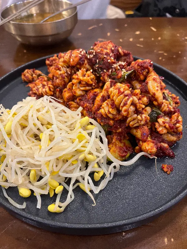 매콤한 양념이 매력적인 쭈꾸미 볶음