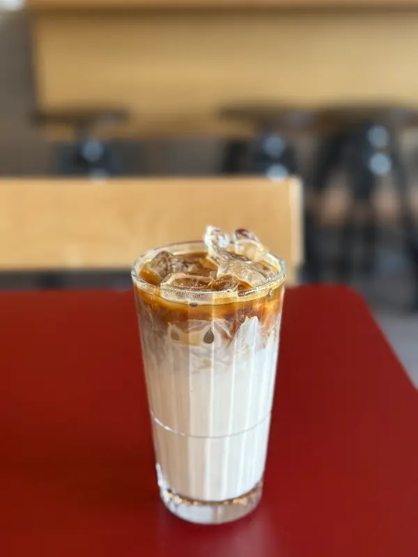 페이퍼버드 커피의 아이스 라떼