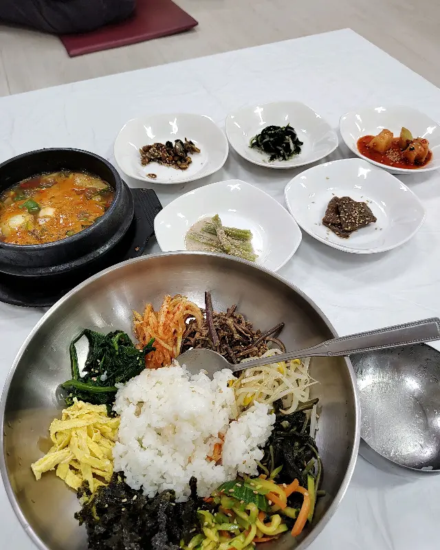 산채비빔밥과 된장찌개