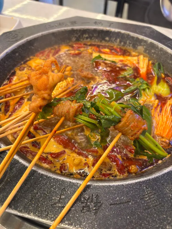 훠궈와 함께 즐기는 다양한 메뉴