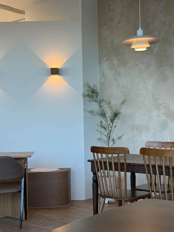 카페 내부 인테리어