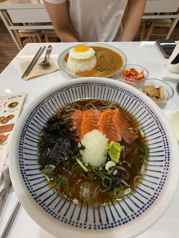 연어아보카도우동과 카레