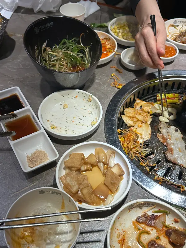 불판 위의 고기