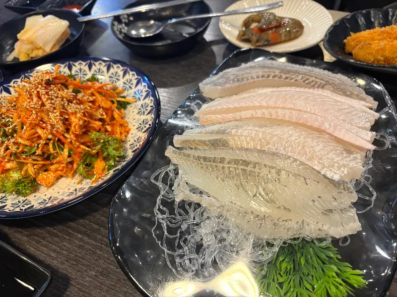 싱싱한 도다리회와 스끼다시