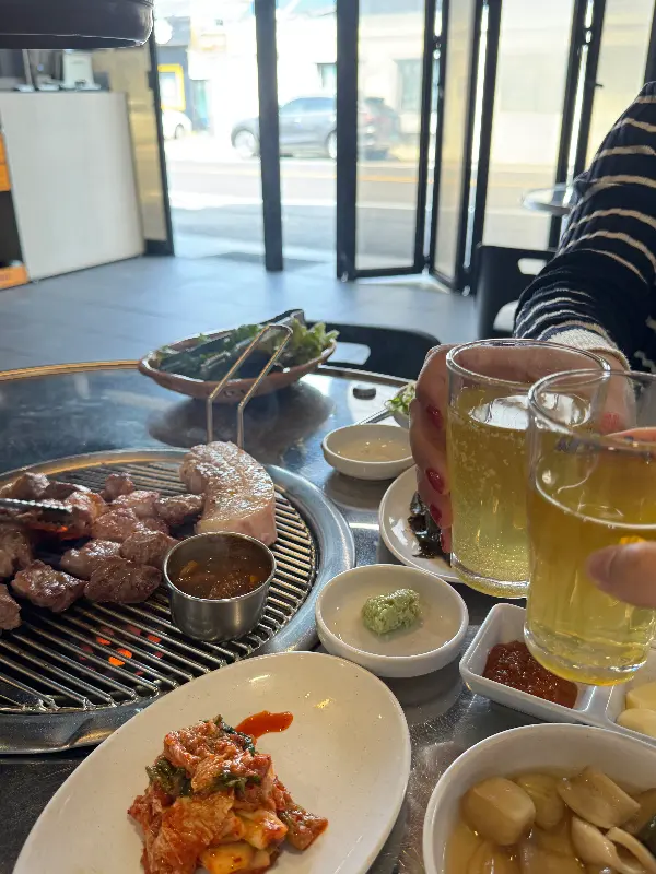 돈사돈 성산점 내부 모습