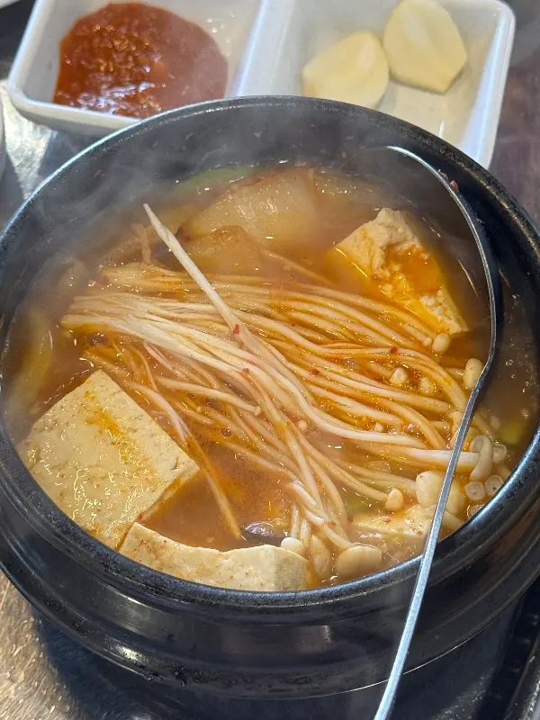 돈사돈 김치찌개