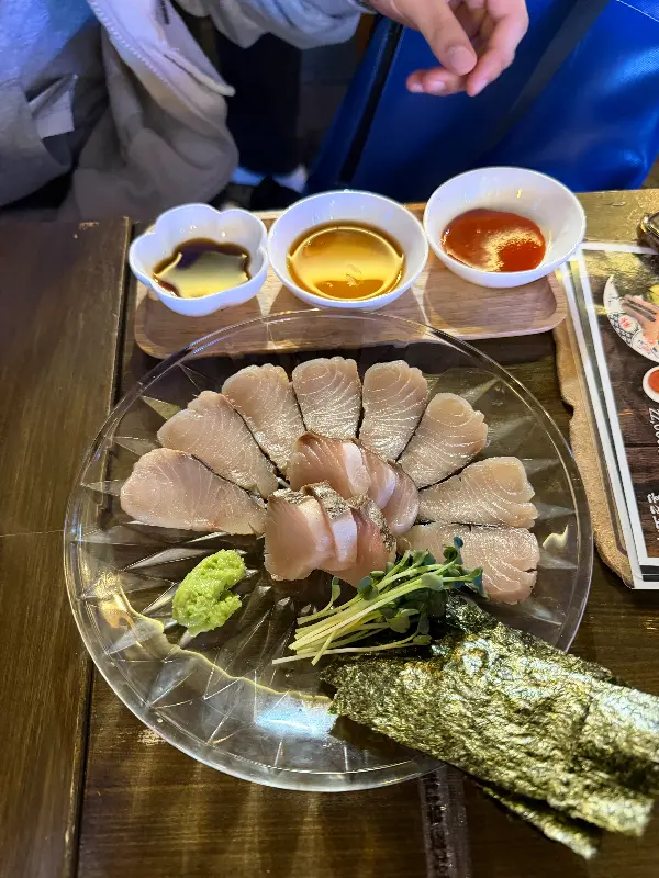 삼치회 한 상 차림