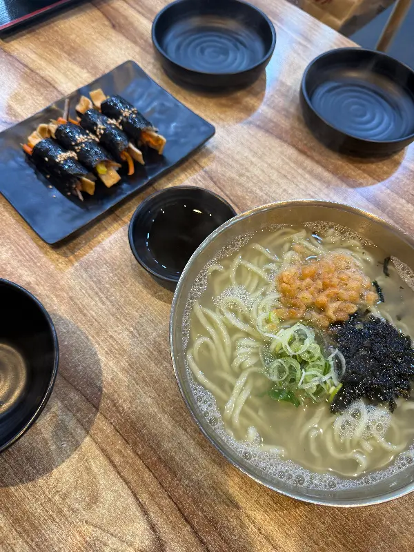 푸짐한 비빔 칼국수