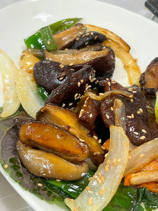 윤기가 자르르 흐르는 표고버섯 볶음