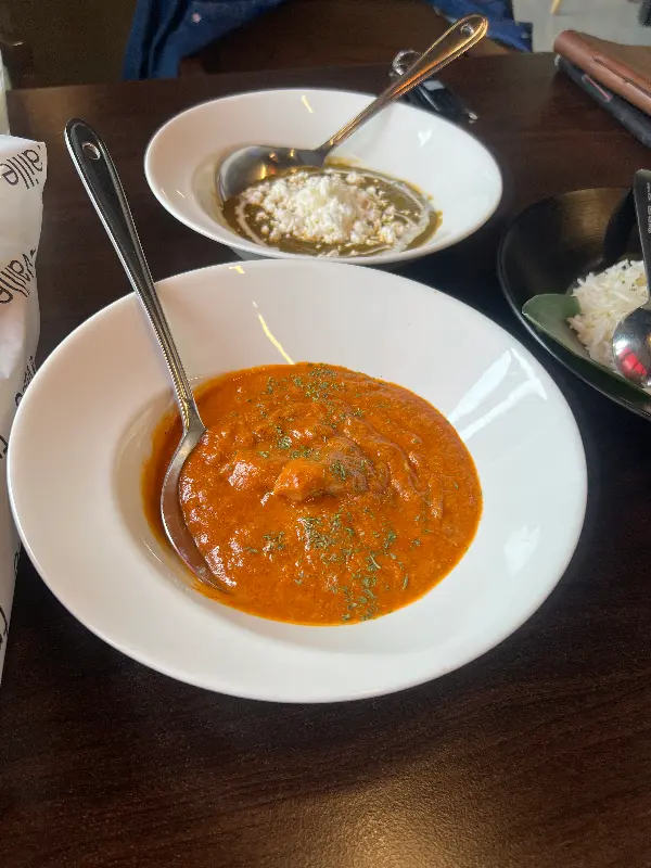 부드러운 풍미가 일품인 치킨 마크니