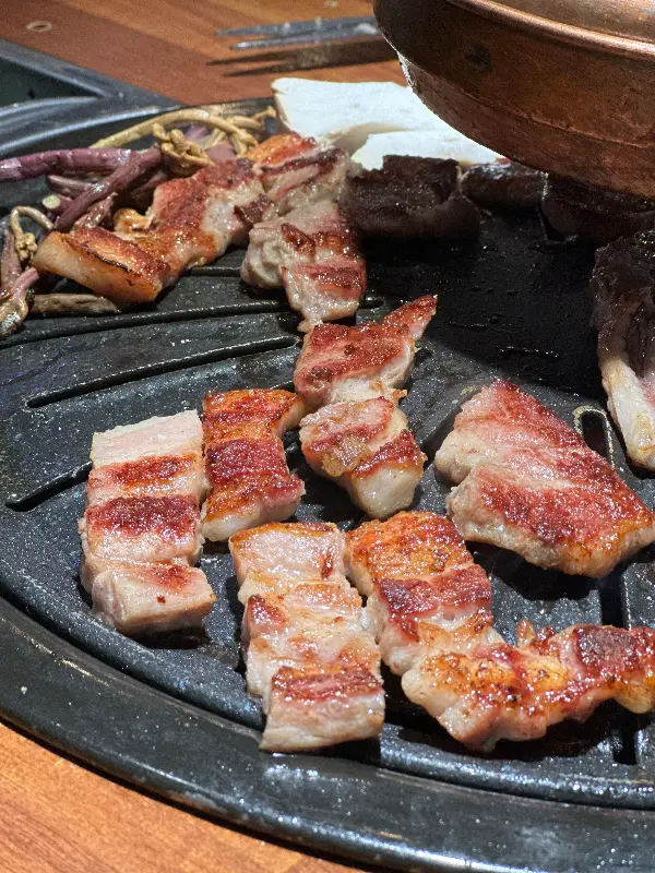 먹기 좋게 잘린 삼겹살