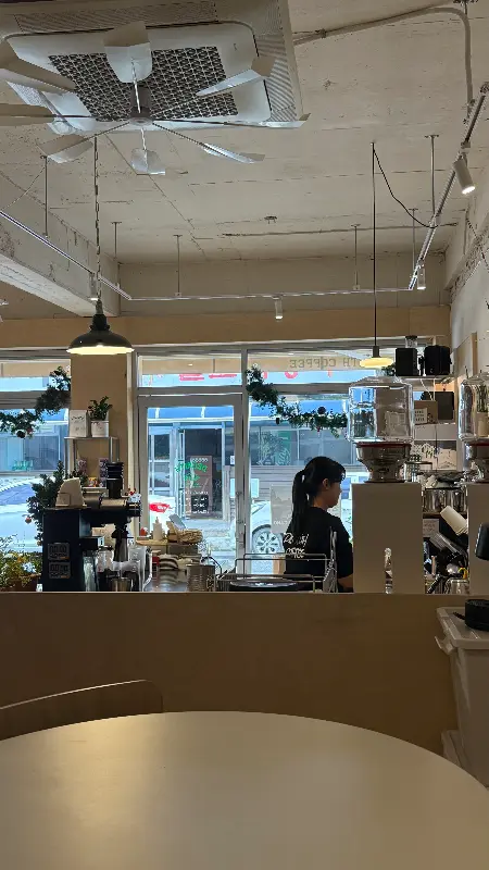 디그리스 입구에 세워진 입간판