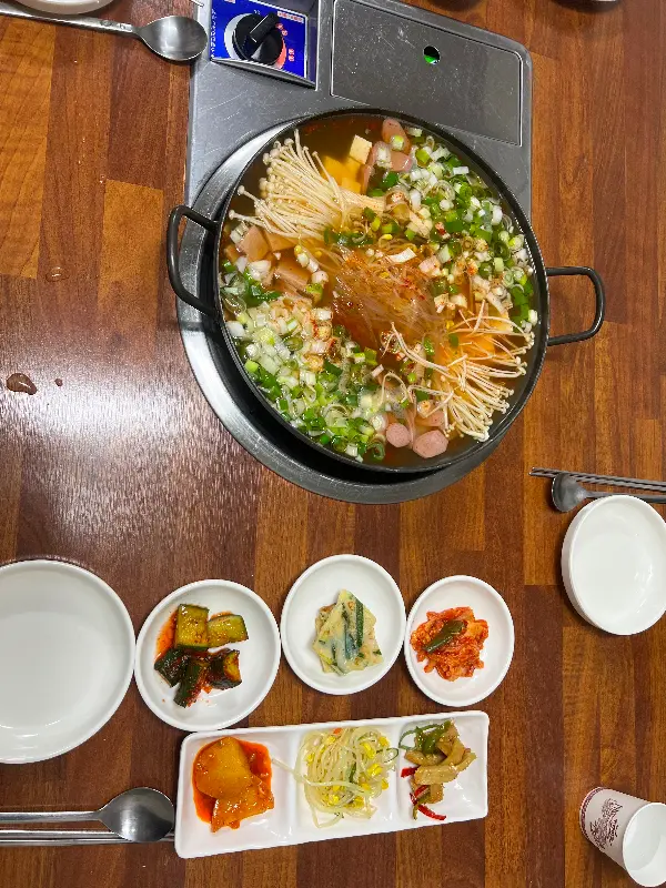 옥순이네 부대찌개 전체샷