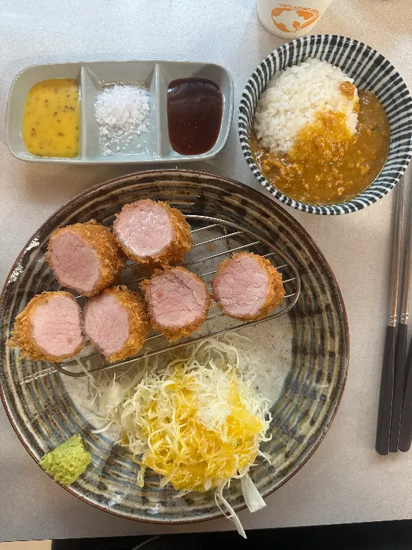 카레와 돈카츠의 조화