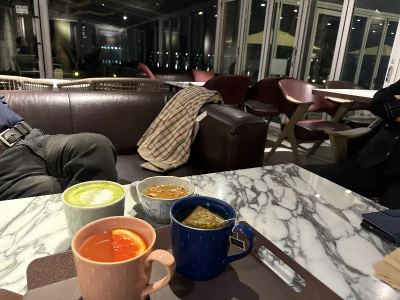 카페 내부 인테리어