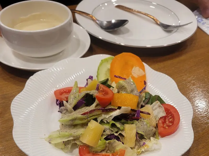 토마토 스프와 샐러드