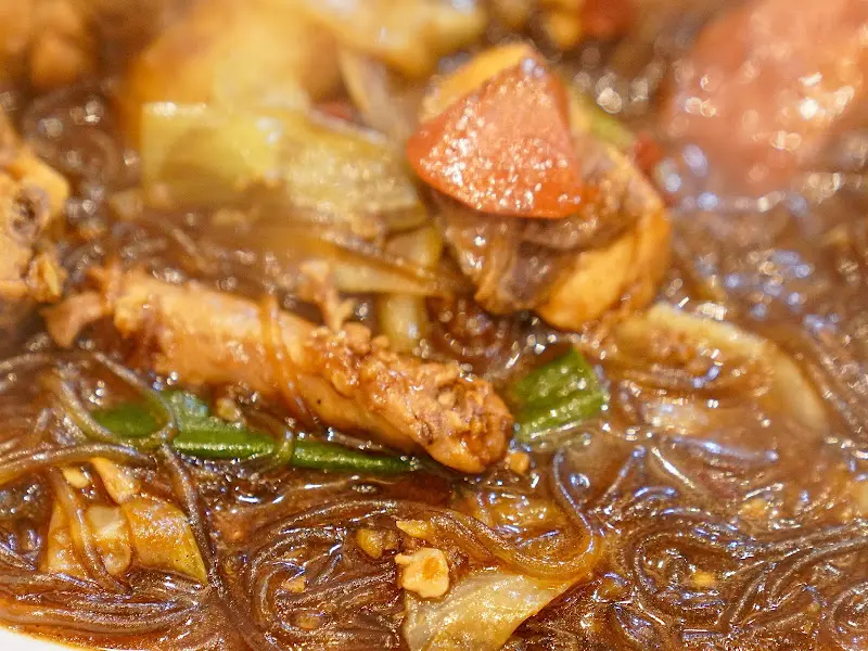 찜닭에 깊게 스며든 양념의 향연