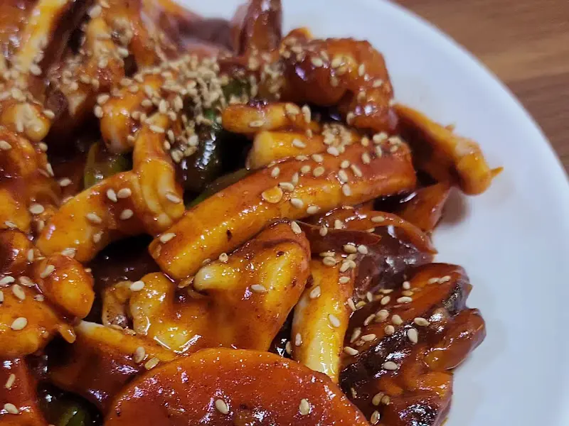 매콤달콤한 오징어볶음