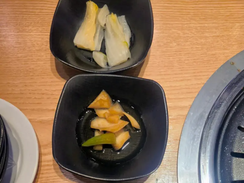 정갈하게 담겨 나온 밑반찬