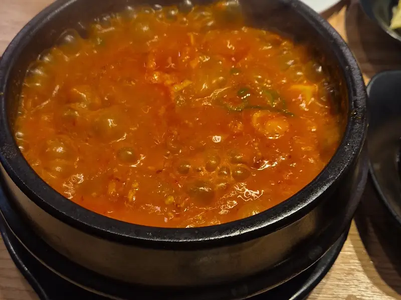 보글보글 끓는 김치찌개